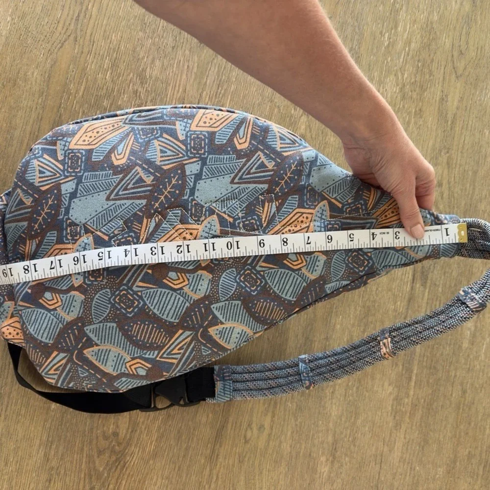 KAVU Rope Bag Sling Backpack Mesa-Southwestern Geometric Tribal Blue Orange